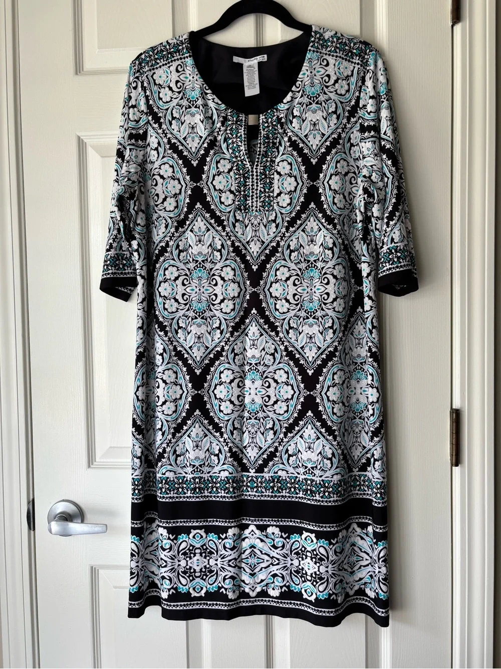 Studio One Black, White & Teal Printed Keyhole Shift Dress